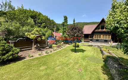 Vidiecky rodinný dom  s množstvom prístreškov a budov  na veľkom pozemku  v prírodnom prostredí Lazov