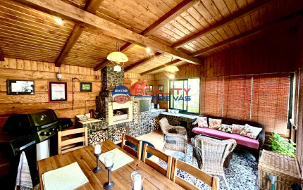 Vidiecky rodinný dom  s množstvom prístreškov a budov  na veľkom pozemku  v prírodnom prostredí Lazov