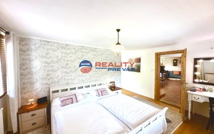 Vidiecky rodinný dom  s množstvom prístreškov a budov  na veľkom pozemku  v prírodnom prostredí Lazov