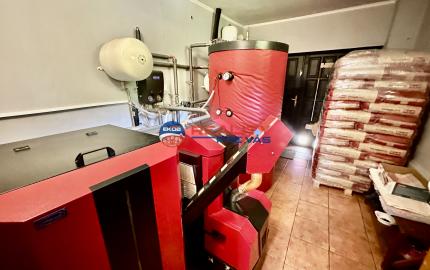 Vidiecky rodinný dom  s množstvom prístreškov a budov  na veľkom pozemku  v prírodnom prostredí Lazov