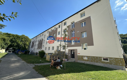 2 izbový byt v novo zrekonštruovanej bytovke SNP  Tr. Teplice - Rezervované