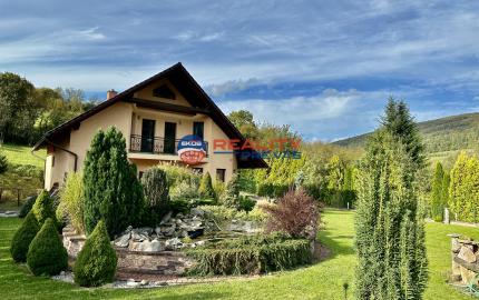 Nádherný 6 izbový rodinný dom v horskom prostredí  - Zariečie  pri  Púchove