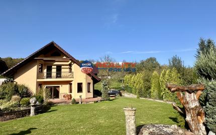 Nádherný 6 izbový rodinný dom v horskom prostredí  - Zariečie  pri  Púchove