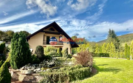 Nádherný 6 izbový rodinný dom v horskom prostredí  - Zariečie  pri  Púchove