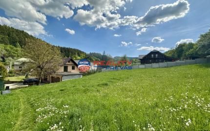 Nádherný 6 izbový rodinný dom v horskom prostredí  - Zariečie  pri  Púchove