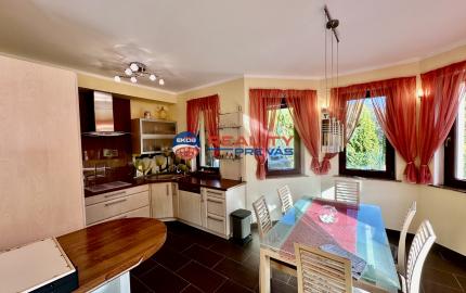 Nádherný 6 izbový rodinný dom v horskom prostredí  - Zariečie  pri  Púchove