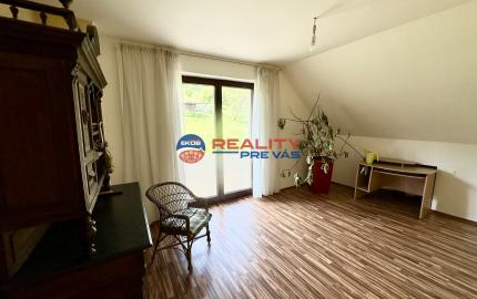 Nádherný 6 izbový rodinný dom v horskom prostredí  - Zariečie  pri  Púchove