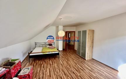 Nádherný 6 izbový rodinný dom v horskom prostredí  - Zariečie  pri  Púchove