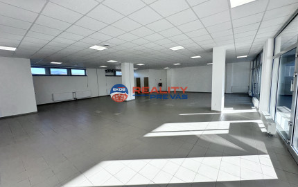 Prenájom priestorov  preskleného priestoru - Dvory  Púchov  200 m2