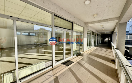 Prenájom priestorov  preskleného priestoru - Dvory  Púchov  200 m2