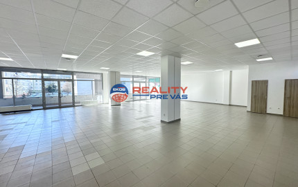 Prenájom priestorov  preskleného priestoru - Dvory  Púchov  200 m2