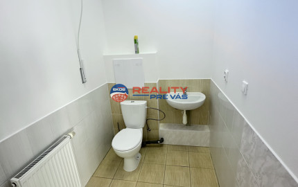 Prenájom priestorov  preskleného priestoru - Dvory  Púchov  200 m2