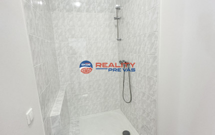 Prenájom priestorov  preskleného priestoru - Dvory  Púchov  200 m2