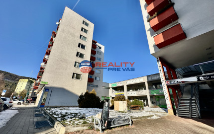 Prenájom priestorov  preskleného priestoru - Dvory  Púchov  200 m2