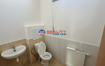 Prenájom priestorov  preskleného priestoru - Dvory  Púchov   100 m 2