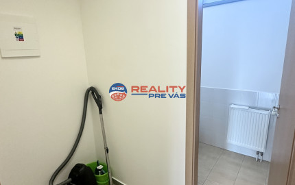 Prenájom priestorov  preskleného priestoru - Dvory  Púchov   100 m 2