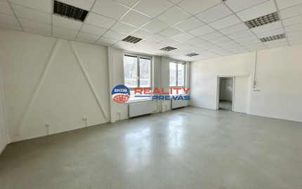 Obchodno - skladový priestor  s vlastným sociálnym zázemím   a parkovacími miestami v priemyselnom parku Nosice -  Púchov