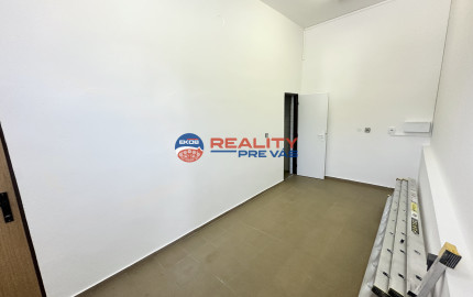 Obchodno - skladový priestor  s vlastným sociálnym zázemím   a parkovacími miestami v priemyselnom parku Nosice -  Púchov