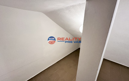 Obchodno - skladový priestor  s vlastným sociálnym zázemím   a parkovacími miestami v priemyselnom parku Nosice -  Púchov