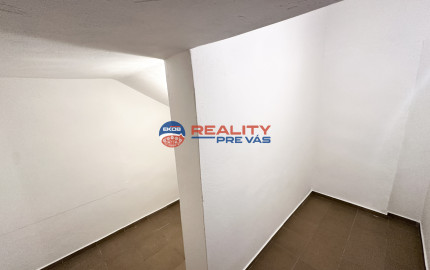 Obchodno - skladový priestor  s vlastným sociálnym zázemím   a parkovacími miestami v priemyselnom parku Nosice -  Púchov