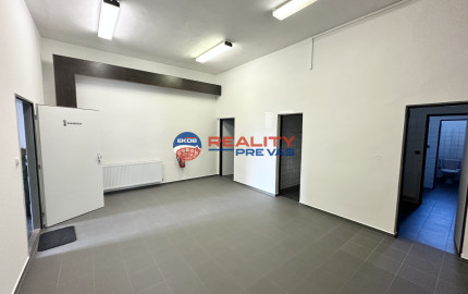 Obchodno - skladový priestor  s vlastným sociálnym zázemím   a parkovacími miestami v priemyselnom parku Nosice -  Púchov