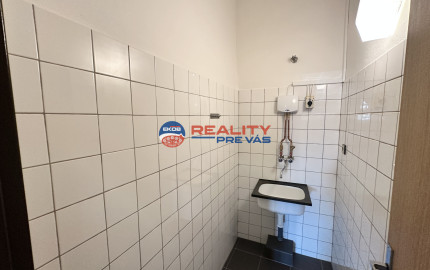 Obchodno - skladový priestor  s vlastným sociálnym zázemím   a parkovacími miestami v priemyselnom parku Nosice -  Púchov