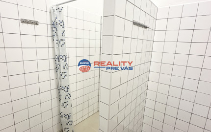 Obchodno - skladový priestor  s vlastným sociálnym zázemím   a parkovacími miestami v priemyselnom parku Nosice -  Púchov