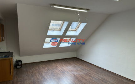 Kancelárske priestory  v absolútnom centre mesta Púchov     28 m2