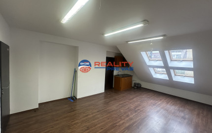 Kancelárske priestory  v absolútnom centre mesta Púchov     28 m2