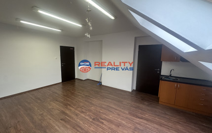 Kancelárske priestory  v absolútnom centre mesta Púchov     28 m2
