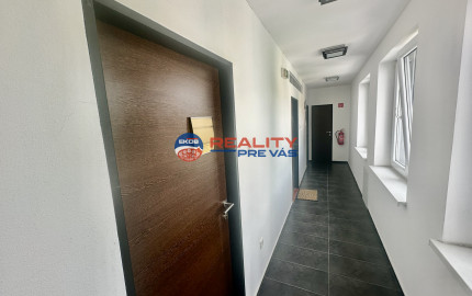 Kancelárske priestory  v absolútnom centre mesta Púchov     28 m2