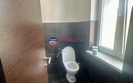 Kancelárske priestory  v absolútnom centre mesta Púchov     28 m2