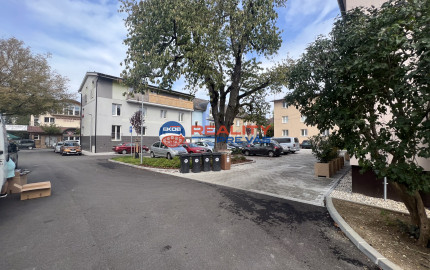 Kancelária v centre mesta  Púchov - Pasáž 20m2 na prenájom