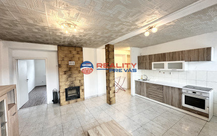 2. izbový byt  s vlastnou záhradkou /šopkou  a parkovacím priestorom pri bytovke   Dohňany  - Púchov