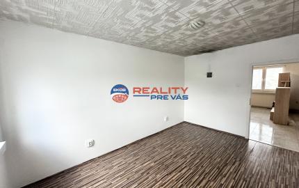 2. izbový byt  s vlastnou záhradkou /šopkou  a parkovacím priestorom pri bytovke   Dohňany  - Púchov