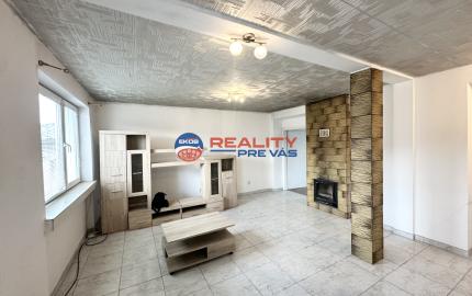 2. izbový byt  s vlastnou záhradkou /šopkou  a parkovacím priestorom pri bytovke   Dohňany  - Púchov