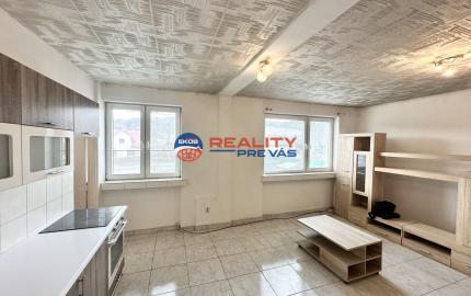 2. izbový byt  s vlastnou záhradkou /šopkou  a parkovacím priestorom pri bytovke   Dohňany  - Púchov