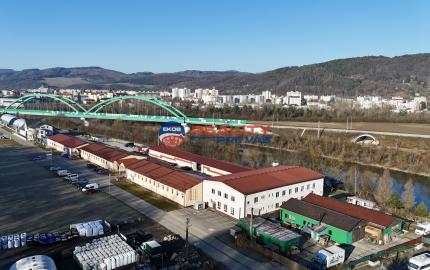 Obchodno - skladový priestor  s vlastným sociálnym zázemím   a parkovacími miestami v priemyselnom parku Nosice -  Púchov