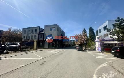 Reality Pre Vás   29 m2 kancelária v samom centre mesta Púchov