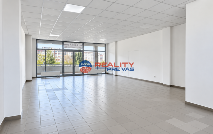 Nádherný presklený priestor v centre mesta  Púchov    100m2