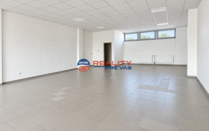 Nádherný presklený priestor v centre mesta  Púchov    100m2