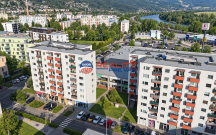 Nádherný presklený priestor v centre mesta  Púchov    100m2