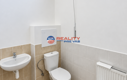 Nádherný presklený priestor v centre mesta  Púchov    100m2