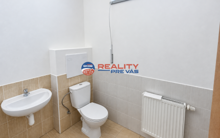 Nádherný presklený priestor v centre mesta  Púchov    100m2