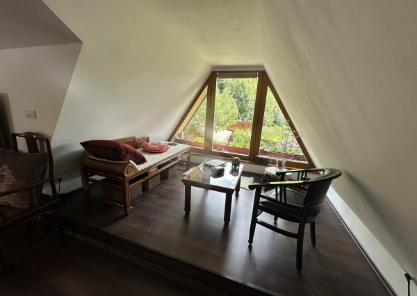 Vidiecky rodinný dom  s množstvom prístreškov a budov  na veľkom pozemku  v prírodnom prostredí Lazov