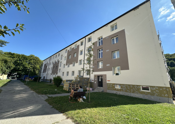 2 izbový byt v novo zrekonštruovanej bytovke SNP  Tr. Teplice - Rezervované