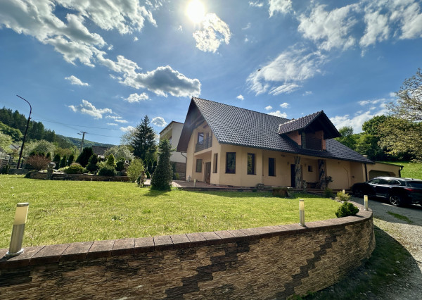 Nádherný 6 izbový rodinný dom v horskom prostredí  - Zariečie  pri  Púchove