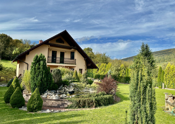 Nádherný 6 izbový rodinný dom v horskom prostredí  - Zariečie  pri  Púchove