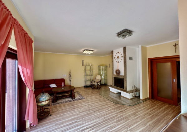 Nádherný 6 izbový rodinný dom v horskom prostredí  - Zariečie  pri  Púchove