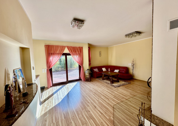 Nádherný 6 izbový rodinný dom v horskom prostredí  - Zariečie  pri  Púchove